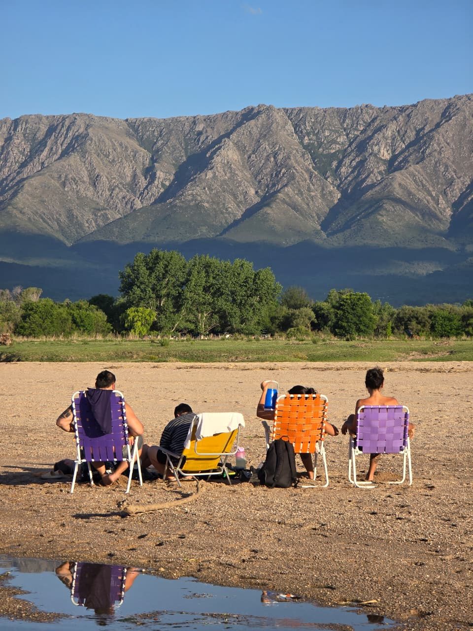 Descanso frente a la sierra, Traslasierra