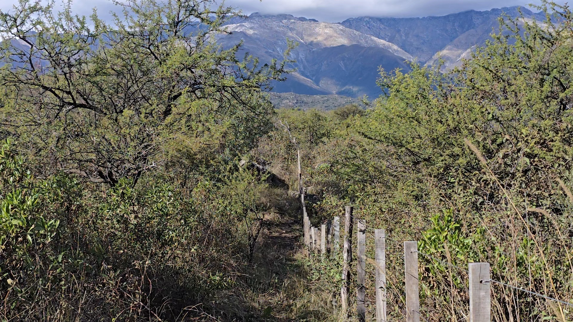 Límite del terreno con vista a las sierras