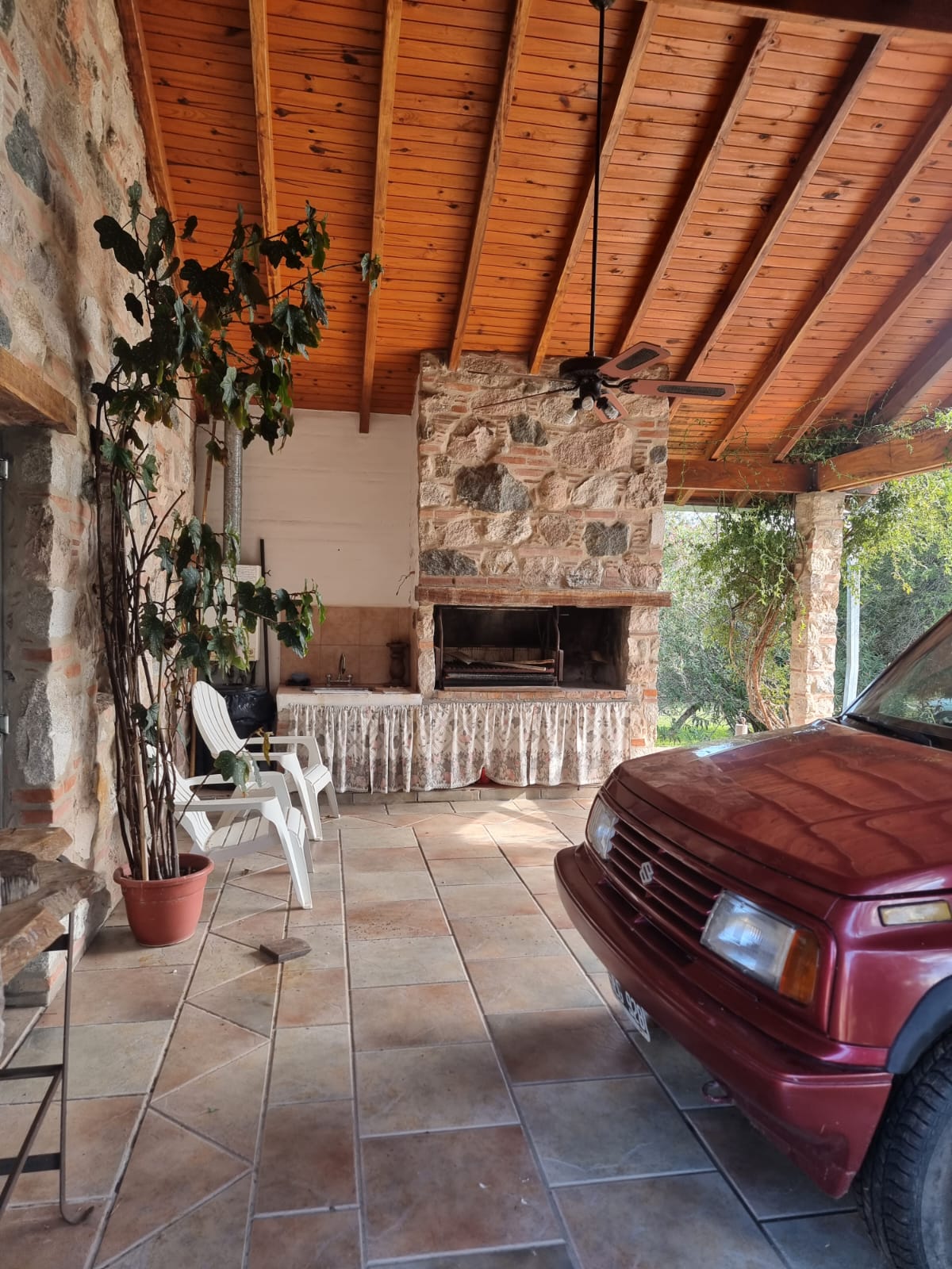 Cochera con parrillero, Casa de Campo